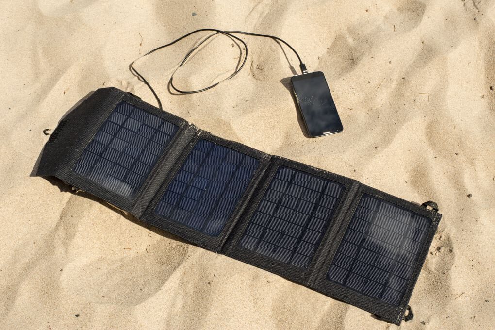Tragbares-Solarmodul-fuer-Smartphone Tragbares-Solarmodul-fuer-Smartphone