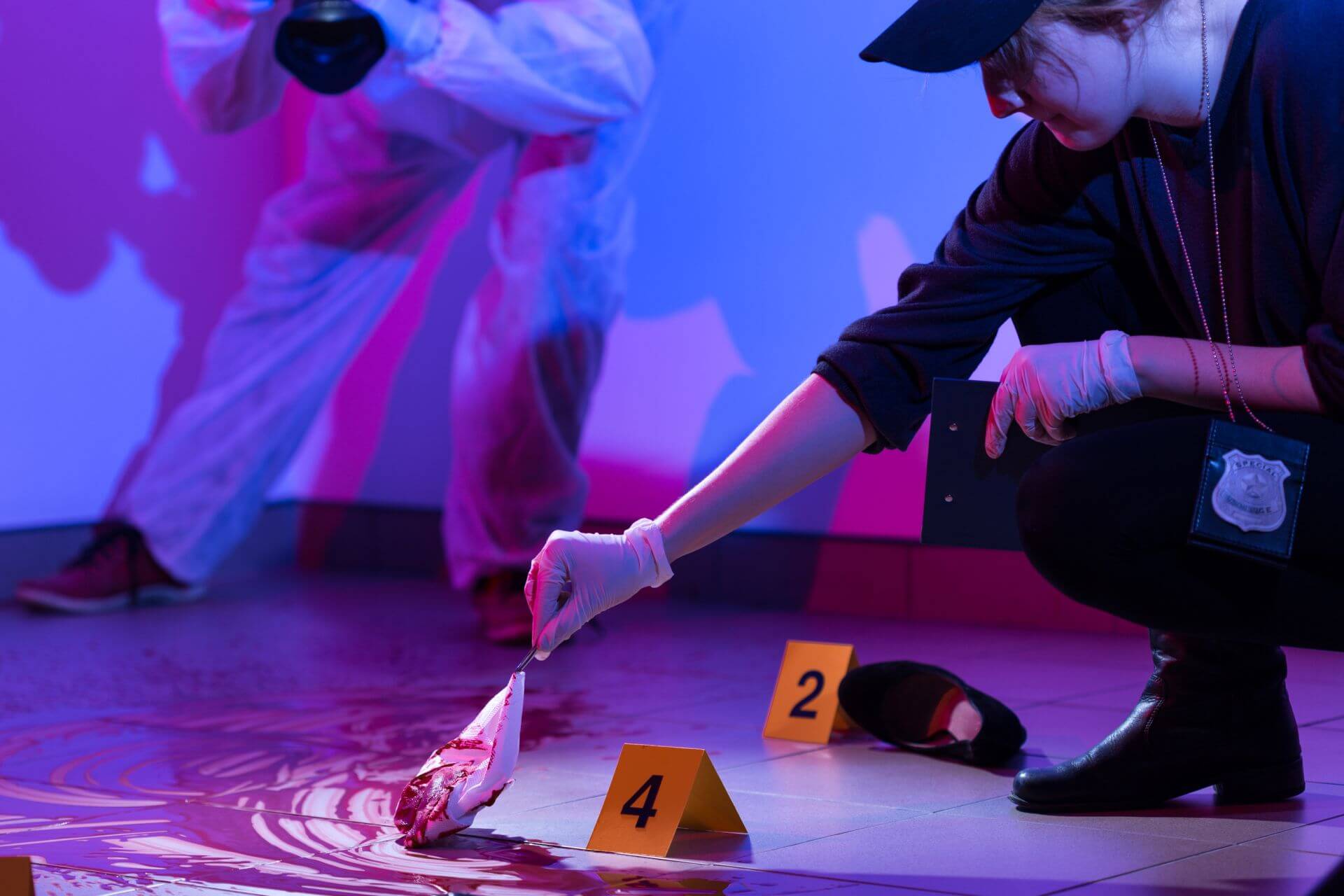 Foto di una scena del crimine. Foto di una scena del crimine.