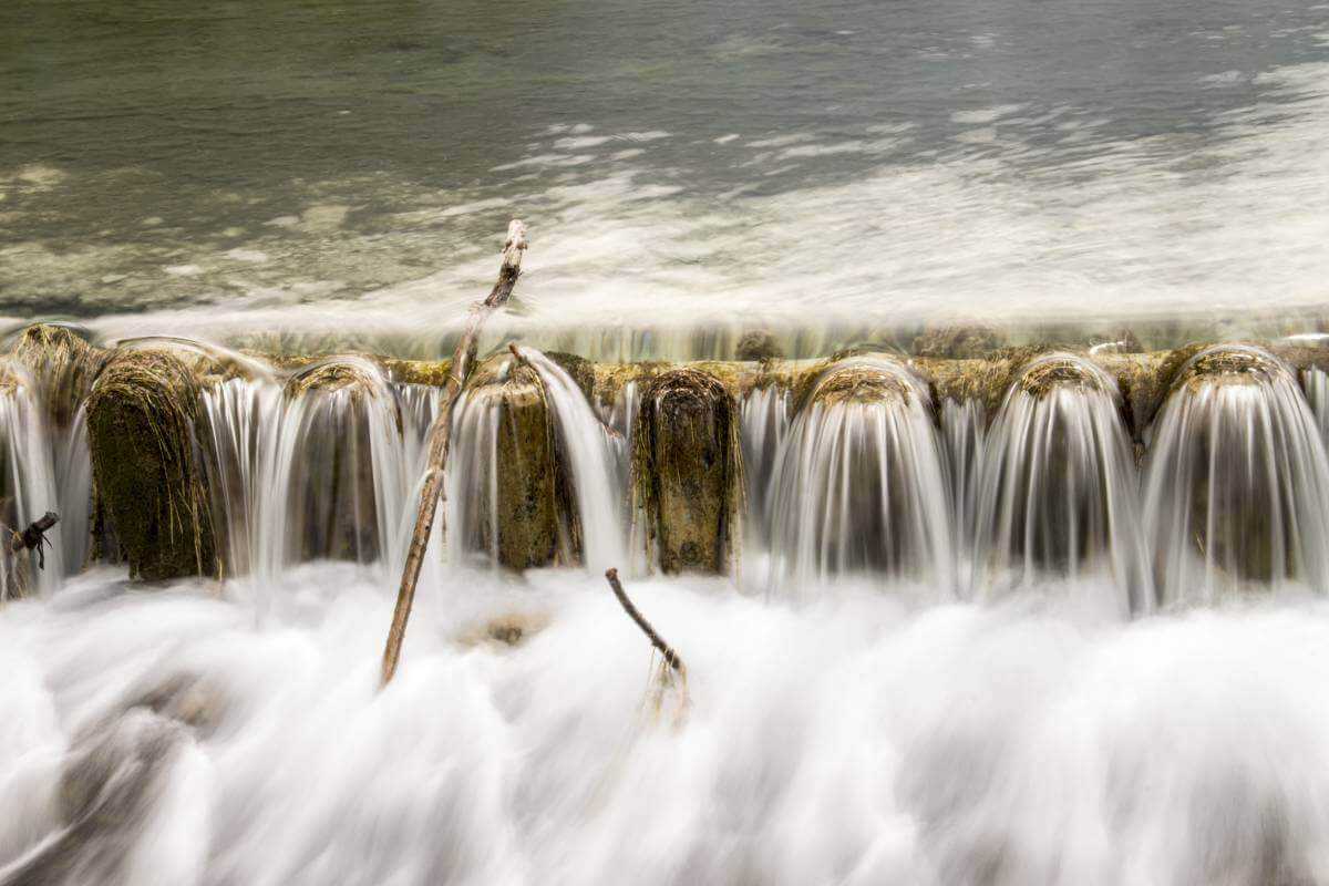 A weir is flooded by water – soft water makes the photo look picturesque – Source: René Gropp A weir is flooded by water – soft water makes the photo look picturesque – Source: René Gropp