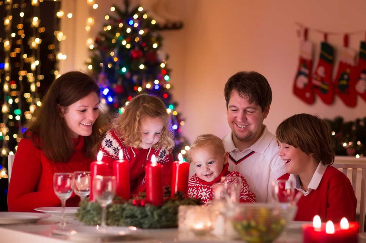 Weihnachten Schweiz – Familienessen und ein Adventskranz Weihnachten Schweiz – Familienessen und ein Adventskranz