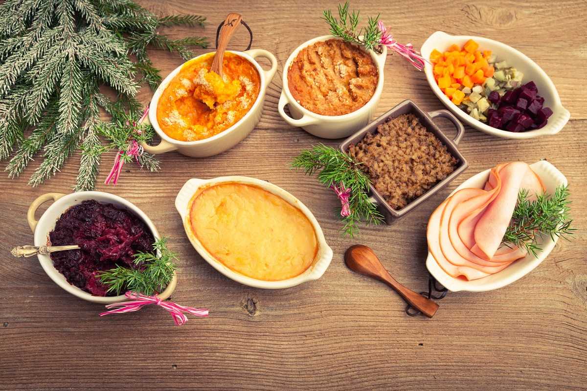 Weihnachten in Finnland – Verschiedene Weihnachtsaufläufe mit Beilagen Weihnachten in Finnland – Verschiedene Weihnachtsaufläufe mit Beilagen