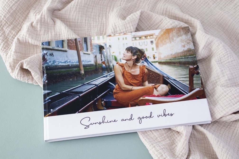 Capture your travel highlights and put them into a travel yearbook. Capture your travel highlights and put them into a travel yearbook.