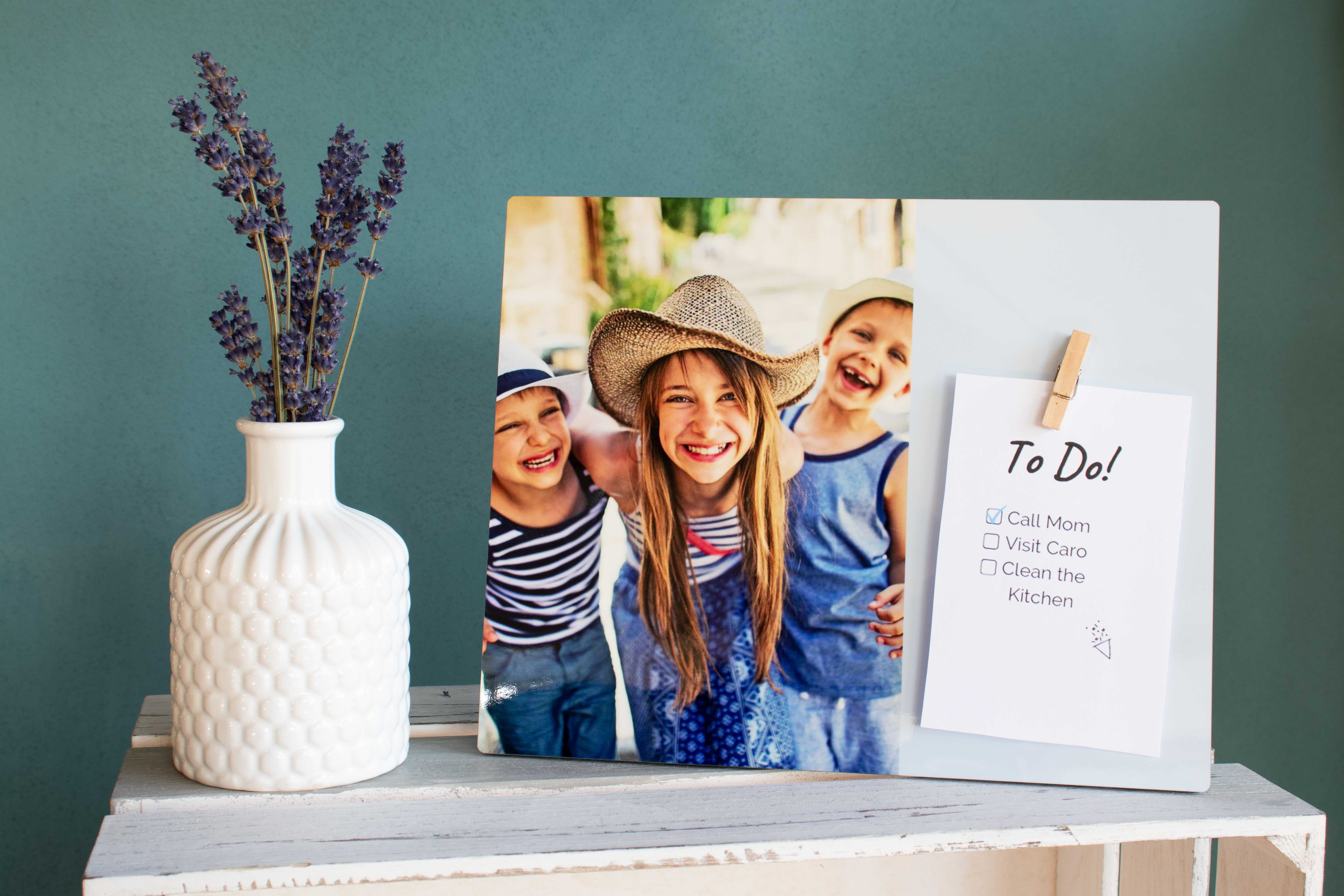 Fotodisplay mit Familienbild als Notizzettelhalter Fotodisplay mit Familienbild als Notizzettelhalter