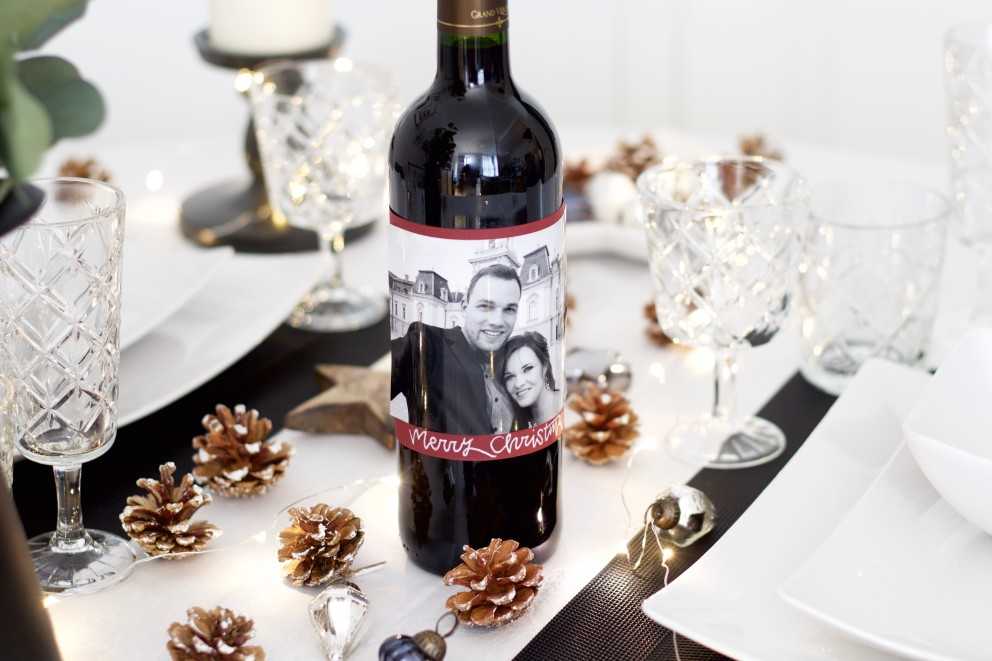 Un piccolo regalo personalizzato – la bottiglia di vino con le vostre foto. Un piccolo regalo personalizzato – la bottiglia di vino con le vostre foto.