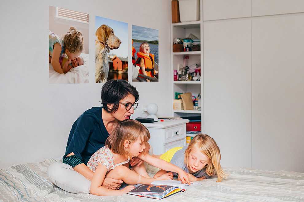 Appendere poster senza cornice: una cameretta per bambini decorata con poster. Appendere poster senza cornice: una cameretta per bambini decorata con poster.