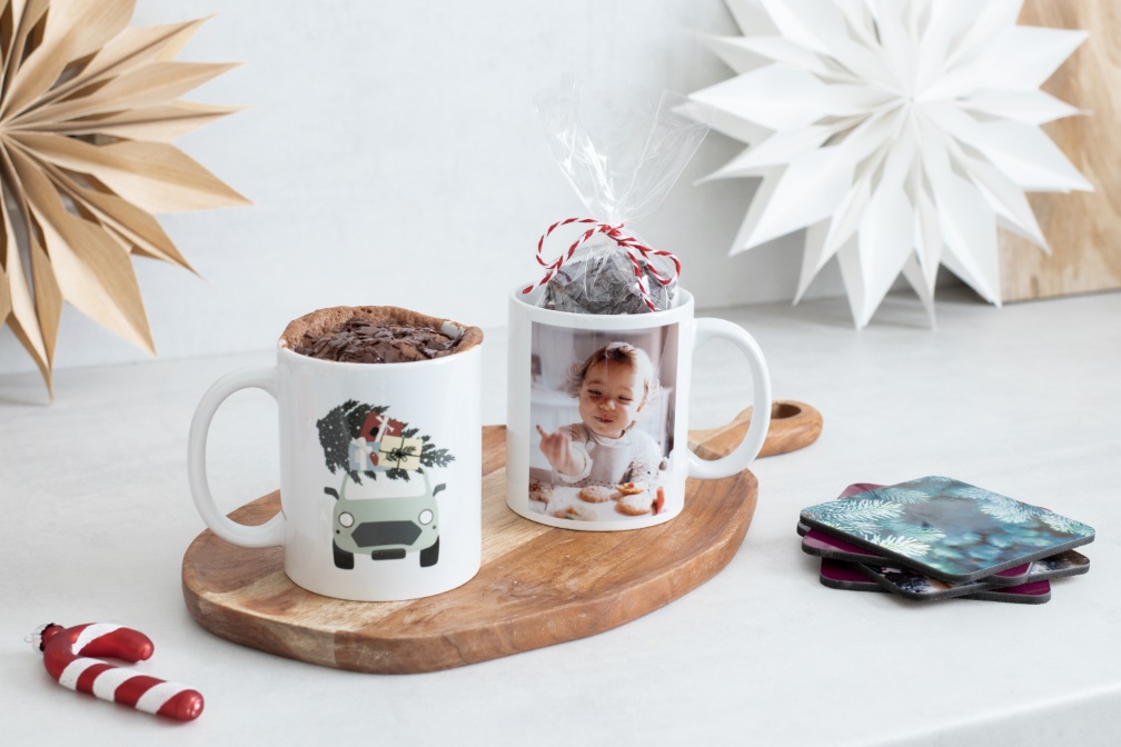 Tazze fotografiche personalizzate con deliziose mug cake di Natale. Tazze fotografiche personalizzate con deliziose mug cake di Natale.