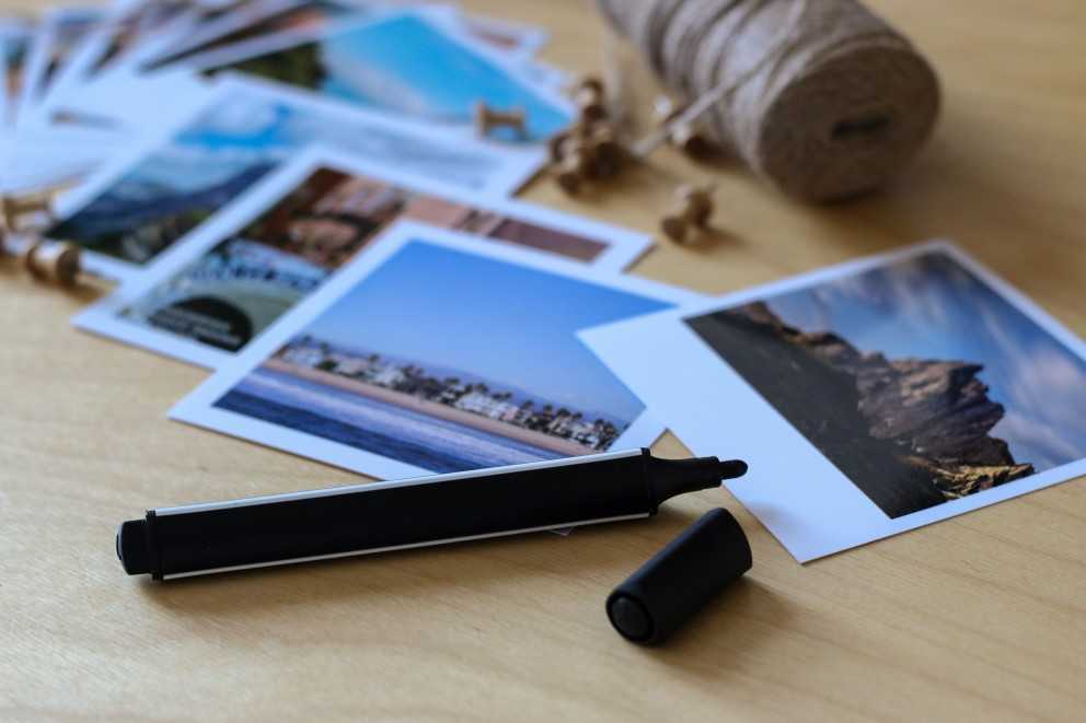 Labelling wide-bordered retro prints Labelling wide-bordered retro prints