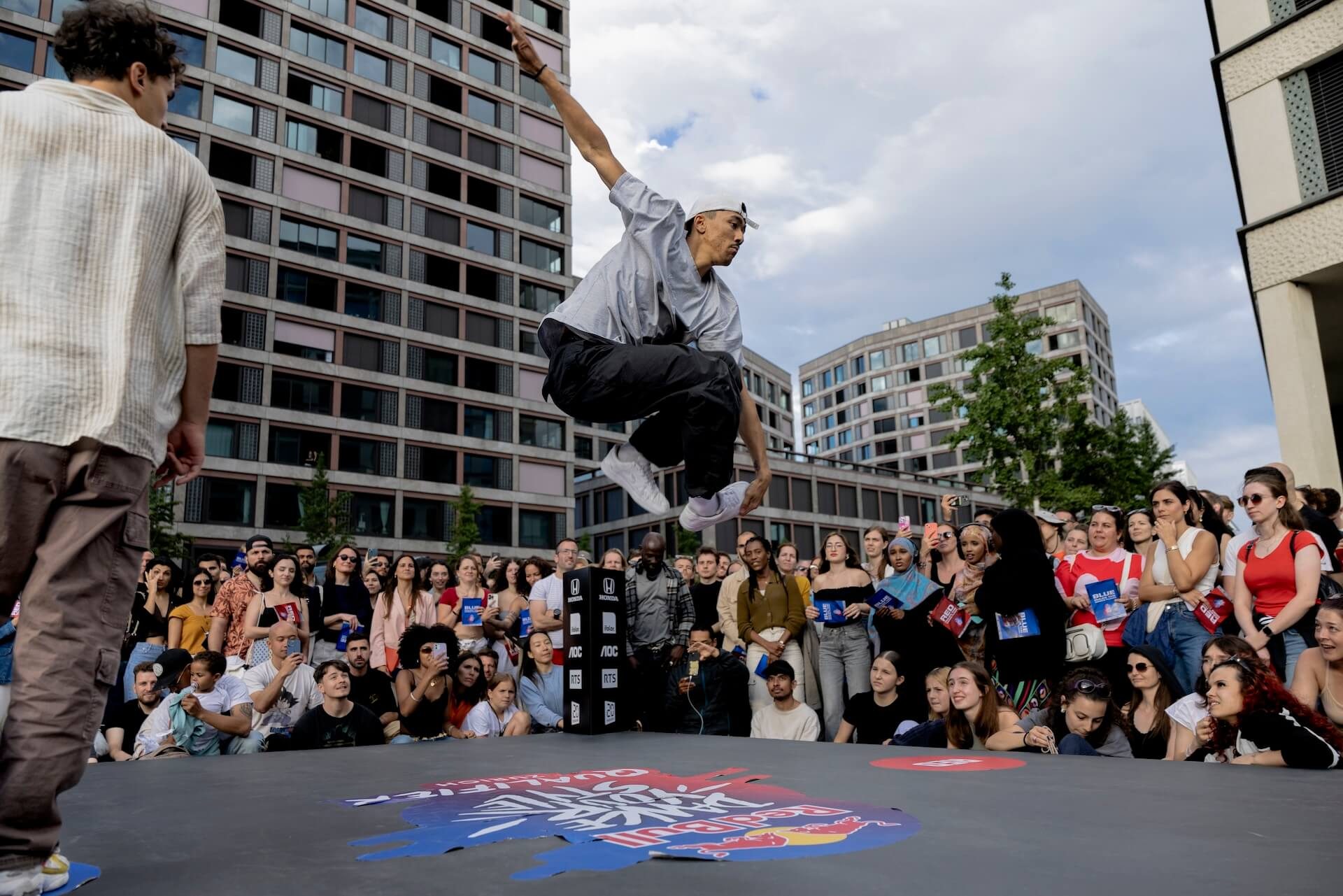 Unvergessliche Tanzmomente: ifolor als Partner am ‚Red Bull Dance Your Style‘ in Lausanne Unvergessliche Tanzmomente: ifolor als Partner am ‚Red Bull Dance Your Style‘ in Lausanne